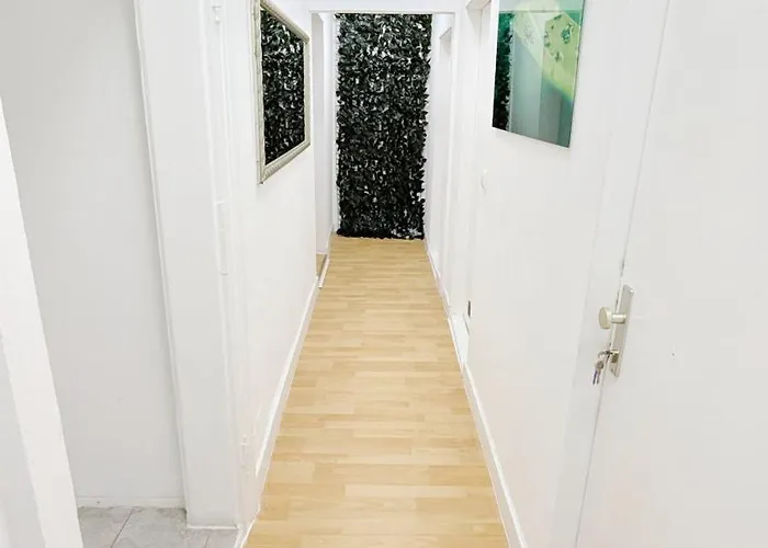 Comfortable In Lugner Area Homestay szállás