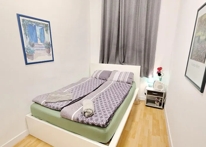 Comfortable In Lugner Area Homestay szállás *