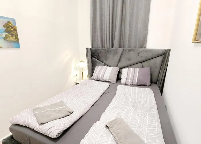 Comfortable In Lugner Area *