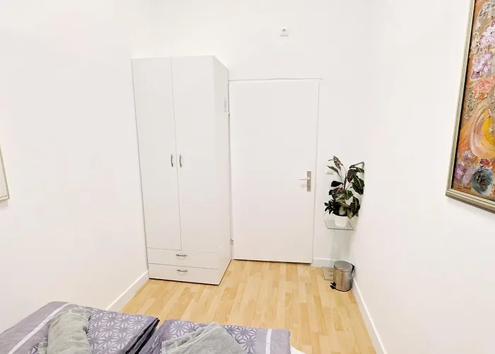 Comfortable In Lugner Area Homestay szállás