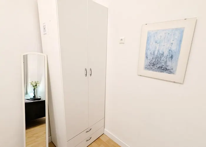 Comfortable In Lugner Area Homestay szállás *